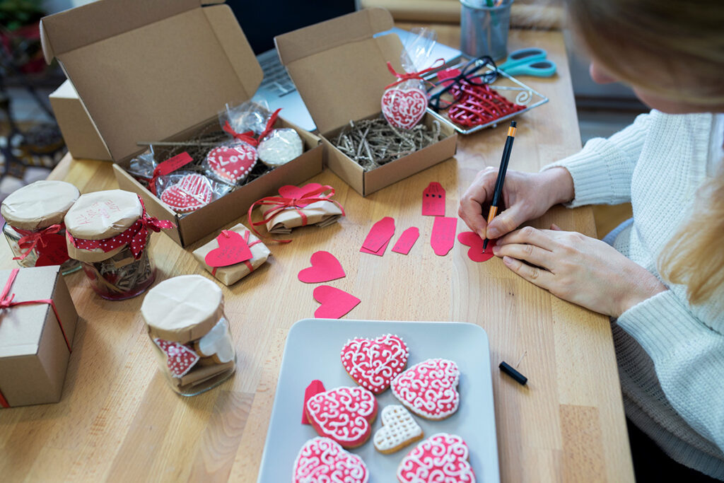 Valentine's Day dates do not have to cost you much so get creative.